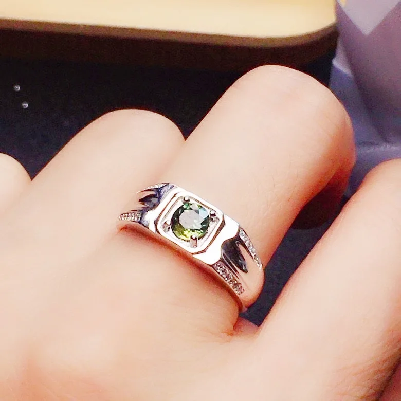 טבעת מכסף עם אבן חן ספיר וזירקוניה